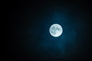 Pourquoi la pleine lune joue sur le sommeil : explication 🌙