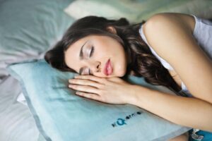 Sommeil Profond Court : Causes et Solutions Naturelles