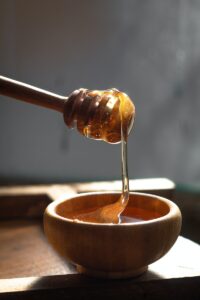 5 bienfaits incroyables du miel brut pour la santé de vos cheveux