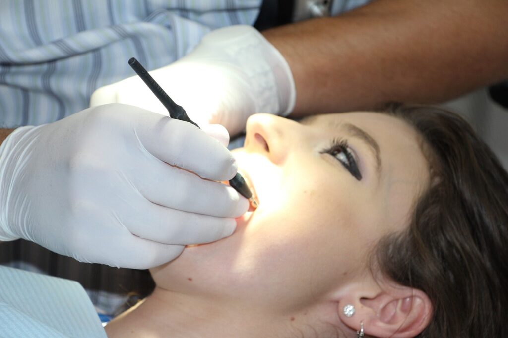 Parodontite : comment traiter efficacement cette maladie des gencives