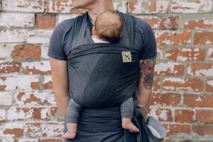 Porte-bébé mei-tai : guide complet pour choisir et nouer facilement
