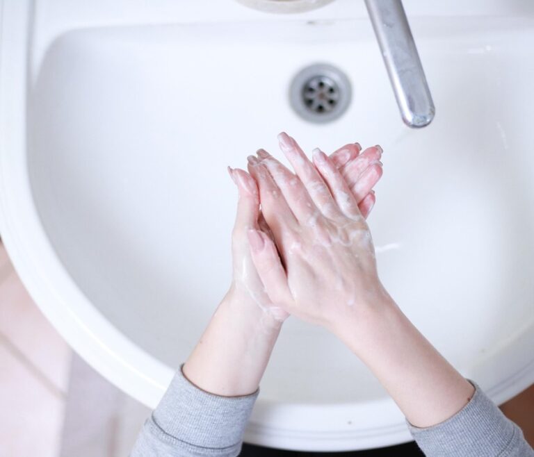 Peau mature : guide pas-à-pas une routine beauté après 50 ans 1 Peau mature : guide pas-à-pas une routine beauté après 50 ans